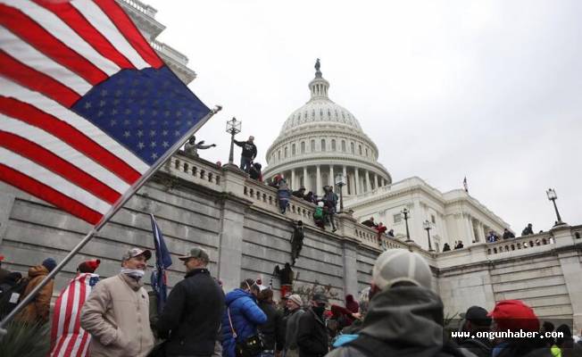 ABD'de Protestocular Kongre Binasını Bastı!